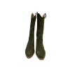 Bota em pele crute kaki com forro em pele, sola TR, salto injetado a couro de 4 cm