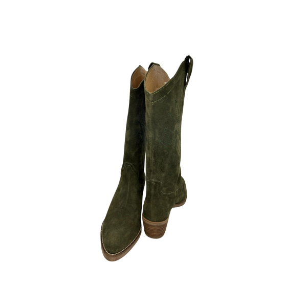 Bota em pele crute kaki com forro em pele, sola TR, salto injetado a couro de 4 cm