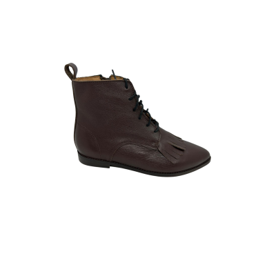 Bota em pele sauvage castanho com franja, forro e palmilha de conforto em pele, sola neolite com salto de 2 cm