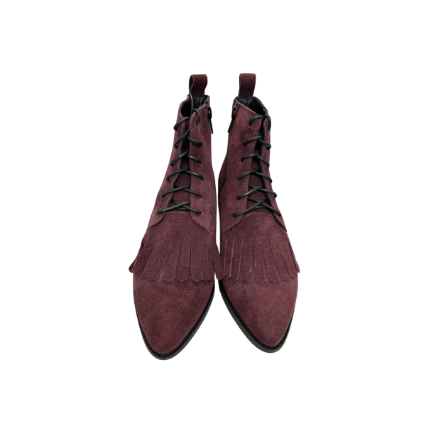 Bota em pele crute bordeaux com franja, forro e palmilha de conforto em pele, sola neolite com salto de 2 cm