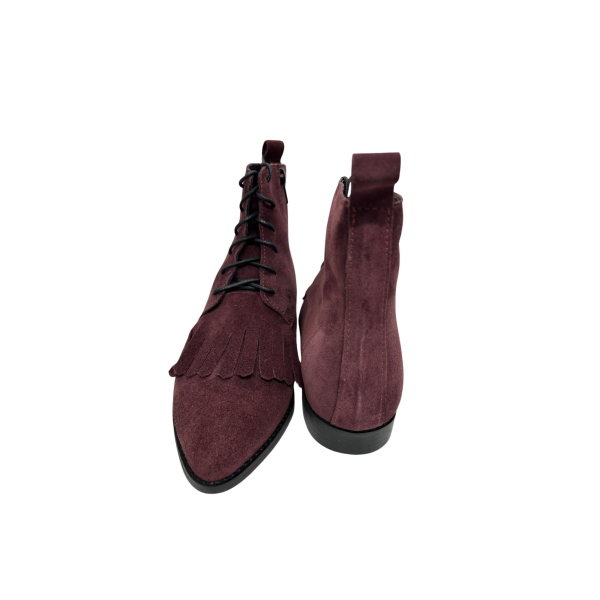 Bota em pele crute bordeaux com franja, forro e palmilha de conforto em pele, sola neolite com salto de 2 cm