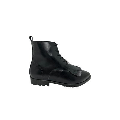 Bota em pele sauvage preto com franja, forro e palmilha de conforto em pele, sola neolite com salto de 2 cm