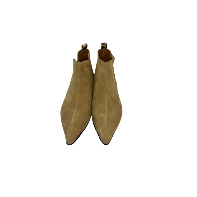 Bota em pele crute camel, com apontamento em pele de pelo print leopardo, com forro e palmilha de conforto em pele, sola neolite antiderrapante com salto de 2,5 cm