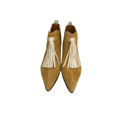 Bota em pele camel com berloque ice, traseiro em pele rústica xadrez camel com ice, com forro e palmilha de conforto em pele, sola neolite antiderrapante com salto de 2,5 cm