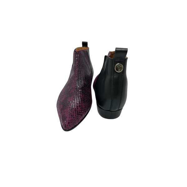 Bota em pele cobra print bordeaux e preto