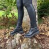 Bota em pele sauvage preta com forro e palmilha de conforto em pele, sola preta TR com elevação de 3 cm