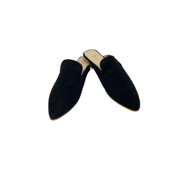 Mule em pele de crute preto, forro e palmilha de conforto em pele, sola em neolite antiderrapante com salto de 1cm