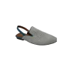 Mule em pele crute com relevo na cor Cloud Dancer, com tira de calcanhar em pele crute na cor blue light, forro e palmilha de conforto em pele, sola em neolite cor mel