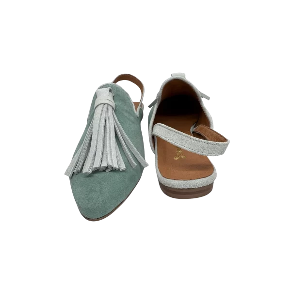 mules_pele_anny_menta_2 Mule em pele crute cor menta, com berloque em pele crute branco, com tira de calcanhar em pele crute branco, forro e palmilha de conforto em pele, sola em neolite cor mel