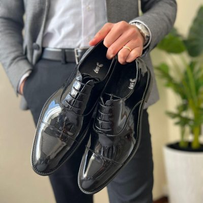 Sapato de homem em pele verniz preto