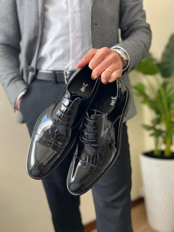 Sapato de homem em pele verniz preto