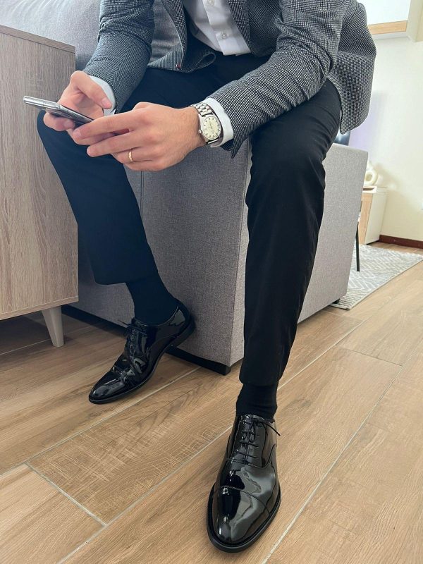 Sapato de homem em pele verniz preto