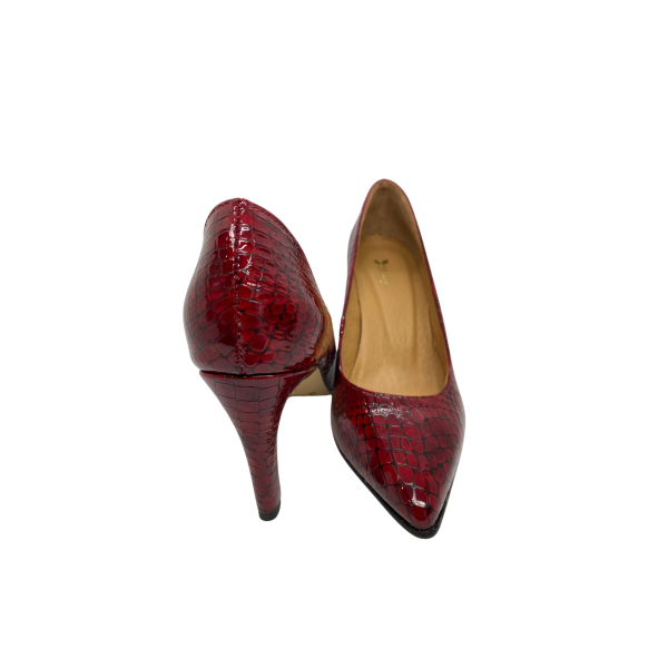 Sapato em pele verniz print pipoca vermelho com nuances, com forro e palmilha de conforto em pele de cabra bege, sola antiderrapante, salto forrado a pele de 8cm