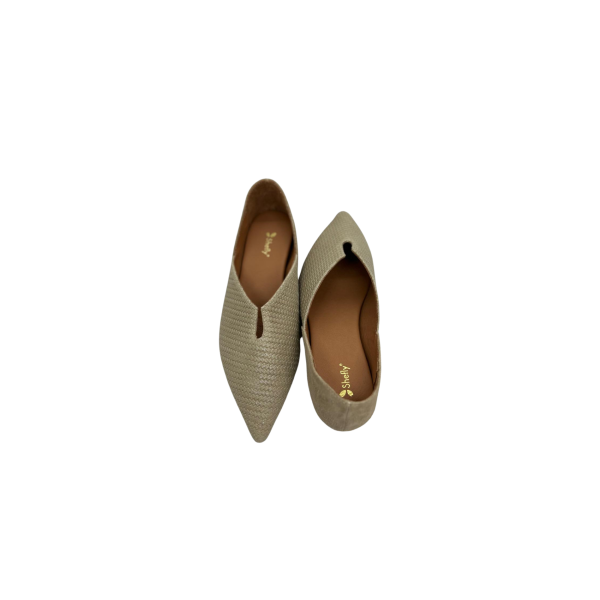 Sapato slipper em pele espiga plaza taup com glitter, forro e palmilha de conforto em pele, cunha embutida no interior com 3cm, sola passada e capa antiderrapante