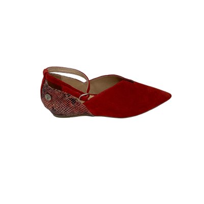 Sapato em pele crute vermelha, traseiro em pele print cobra com tons de vermelho, preto e rosa, forro e palmilha de conforto em pele com cunha interior de 3cm, sola antiderrapante