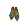 Sapato em pele crute camel com berloque crute azul turquesa, forro e palmilha de conforto em pele, sola neolite Sapato em pele crute camel com berloque crute azul turquesa, forro e palmilha de conforto em pele, sola neolite