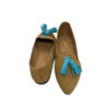 Sapato em pele crute camel com berloque crute azul turquesa, forro e palmilha de conforto em pele, sola neolite Sapato em pele crute camel com berloque crute azul turquesa, forro e palmilha de conforto em pele, sola neolite