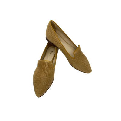 Sapato em pele print espiga camel, com brilho glitter, forro e palmilha de conforto em pele, sola em neolite antiderrapante com salto de 1cm