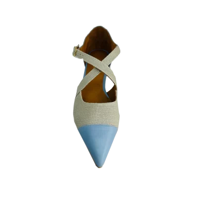 Sandália azul/cinza 2 peles - sandália com pele azul baby e pele print lagarto cinza claro, forro e palmilha de conforto em pele, salto com 2 cm de altura forrado a pele, sola antiderrapante